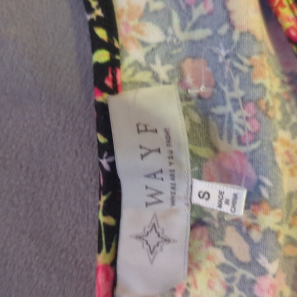 Long sleeve floral too - Picture 2 of 3